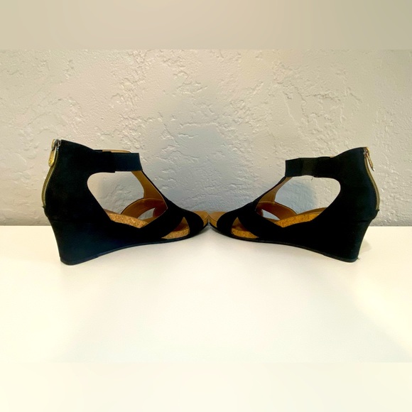 Adrienne Vittadini black wedges - Picture 2 of 3